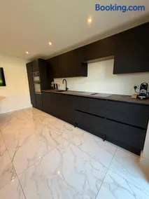 Luxury and modern living with sauna and hot tub - Image 2