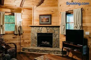 Quaint Cabin close to Helen - Image 3