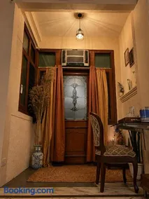 Cozy Theater Stay in DLF Phase 1 - Image 2