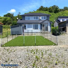 Private villa with a dog run and ocean view - Image 1