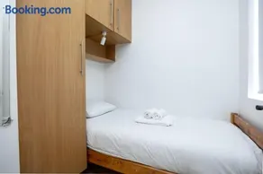 3Bed Home Near Jameson Distillery & Luas Line - Image 3