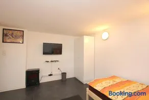 Private Souterrain Apartment - Image 2