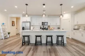 Renovated 4BR Home Near The BLVD & AV Hospital - Image 2