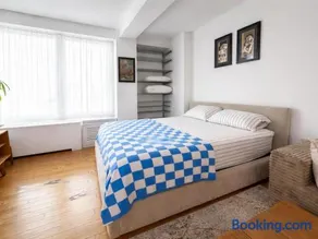 NYC Studio with Private Bathroom & Kitchenette - Image 3