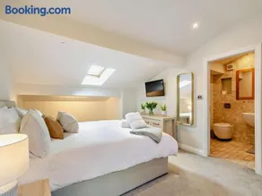 3 Bed in Harrogate oc-91269 - Image 4