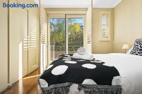 Family 3BR 2-level Home at Central Chatswood - Image 3