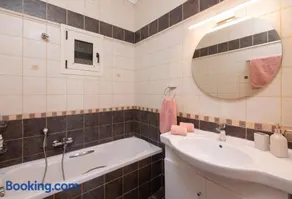 Chora House - Image 4