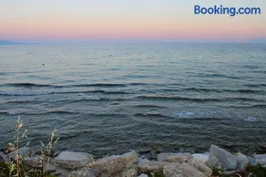 Holiday Home Sea Front - Image 2