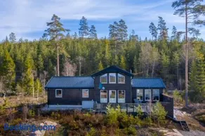 Moderne hytte ved sjøen med badstue - Image 1