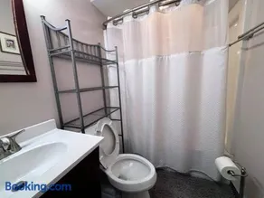 5-Bedroom Lakefront, private beach wifi AC boat & - Image 2