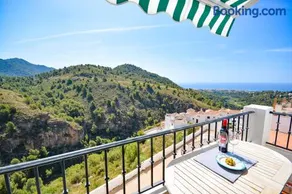Apartamento la vista, Frigiliana 2 bedroom apartment with amazing views, pool and free private parking HansOnHoliday Rentals - Image 3