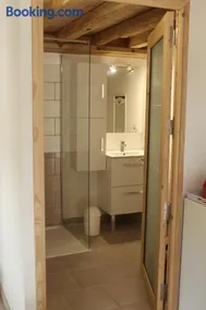 une chambre d hôtes avec petit dejeuner - Image 3