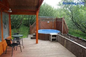 Relaxing and cozy cottage with hot tub - Image 4