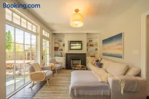 The Walton House - historic 3bd 2 5ba with parking - Image 4