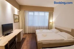 Hotel Quercus - Image 2