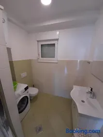 Pere Apartment - Image 4