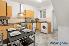 Comfortable Liverpool Townhouse - Close to City & Stadium - Image 3