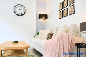 2BR Modern Hebden Hideaway, Canal side, Stylish and Cosy - Image 5