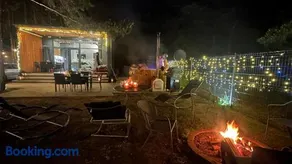 LEŚNY LUZ domek z jacuzzi w lesie nad jeziorem, duży taras, ognisko, gril, basen - Image 2