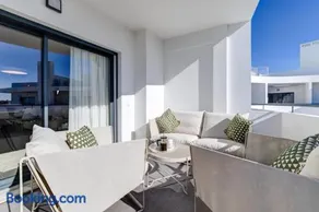 Luxury Two Bedroom Apartment with Private Roof Terrace and Hot Tub - Image 2