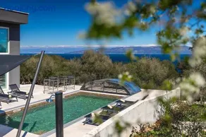 Luxusvilla in Kroatien mit Pool und Meerblick - Image 3