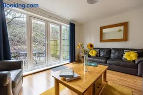 BRIARS CLOSE - Four Bed Property on the Edge of the Peak District National Park - Image 2