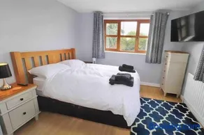 Unique Cottage Next to Wildlife Park - Sleeps 6 - Image 2