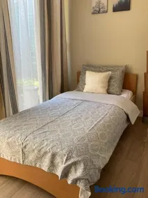 Luxury One bedroom with garden - Image 4