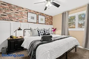 Cozy 3BR Home Friendly City of Hazel Park - Image 1