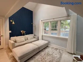 Cozy Waterfront Cottage - Sleeps 4 - Image 3
