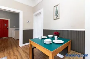 Cozy Downtown Back Unit - The Sunny Southern Manse - Image 2