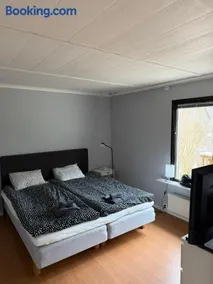 Nyrenoverad villa med 5 sovrum i Gävle - Image 4