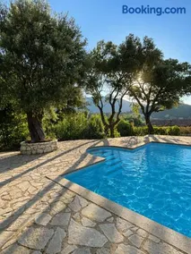 Ulysse77 Sea View Home with Pool & Garden - Image 3