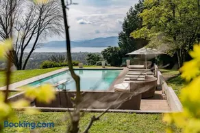 Italian Lakes villa with heated pool - Image 2