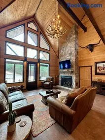 Mack Mountain Lodge - Image 1