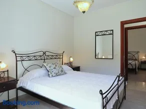 Gloria's House - Image 2