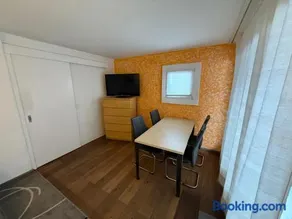 Champfer Garden Apartment - Image 2