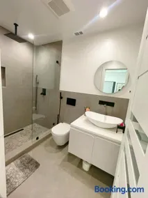 Cozy 1 Evergreen Guest House - Image 4
