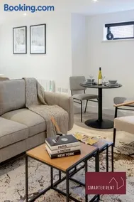Wokingham - 2 Bedroom Ground Floor Flat - Image 3