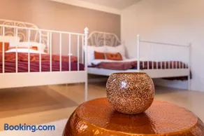 Green Valley Lounge Apartment - Image 4