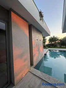 Hilltop Villa - Image 1