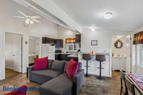 3 Charming Cottages on GOTL Strip - Sleeps 10 - Image 3
