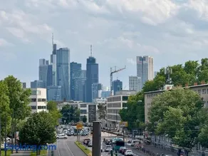 Wohnung mit Ausblick auf Frankfurts Skyline RotBlau - Image 1