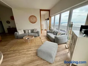 COAST HOUSE Sky Suite - Image 1