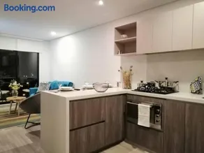 Apartamento moderno con balcón o terraza - Image 5