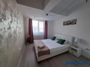 Spacious 2-Bedroom Apartment with Balcony - Image 2