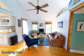 The charming Glenn Cottage! Walk to Lake Michigan! - Image 4