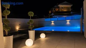 VITHΟS SUITE Luxury Living - Image 4