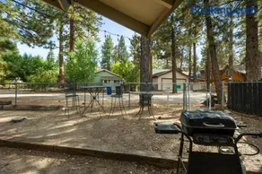 Golden Bear - Comfy cabin, short drive to the lake! Ping Pong and Pool Table! Darts and Air Hockey! - Image 5