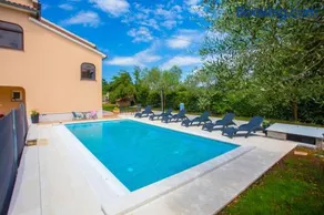 Three-Bedroom Apartment Mir with Private Infinity Pool - Image 4